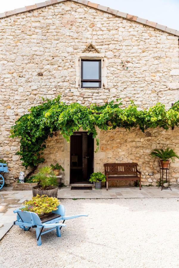 Le Tresor Des Templiers Hotel Malataverne Exterior photo